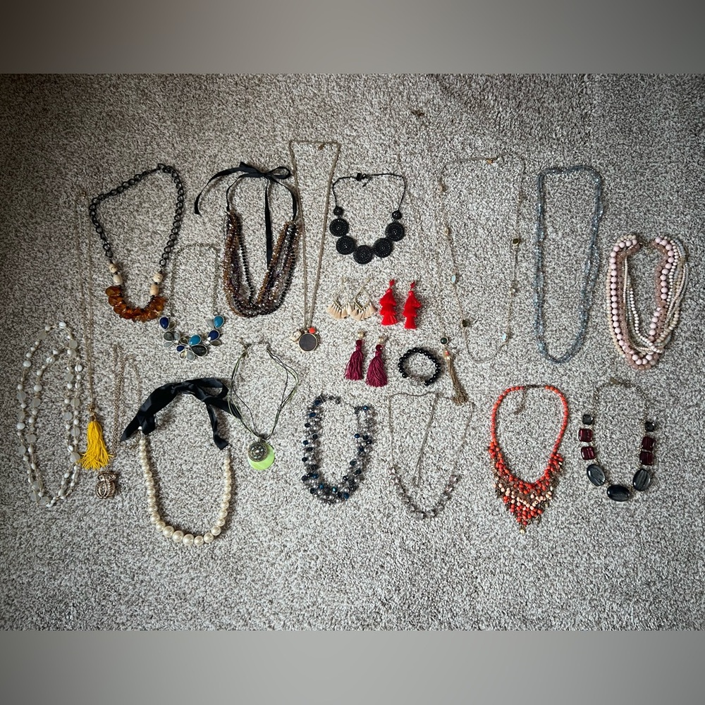 Elegant Multi-Color Fashion Necklaces Earrings & Bracelet Lot